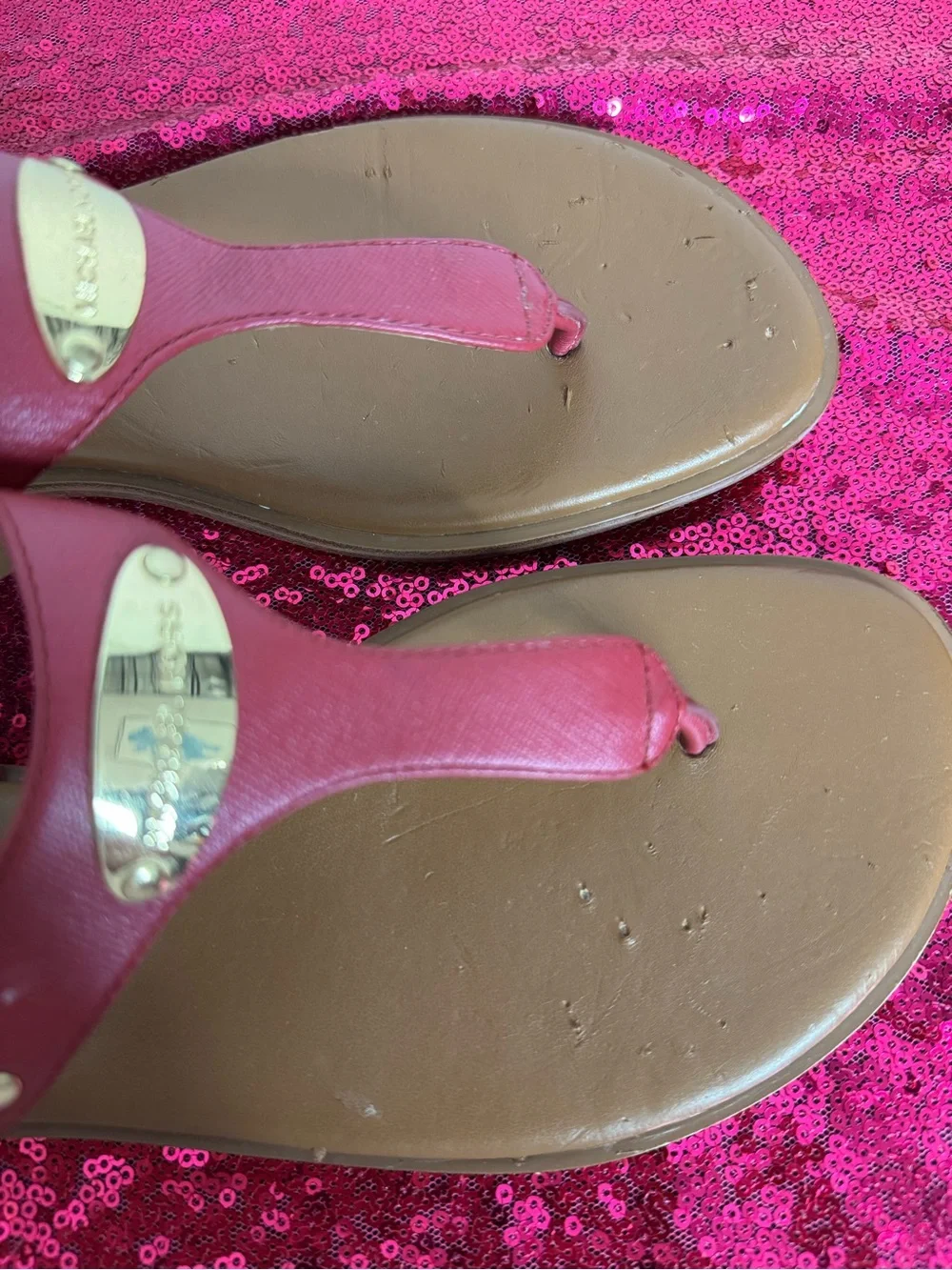 MICHAEL KORS 🌟 Maroon Leather T-Strap Thong Sandal, Gold Plaque (Women’s 8)